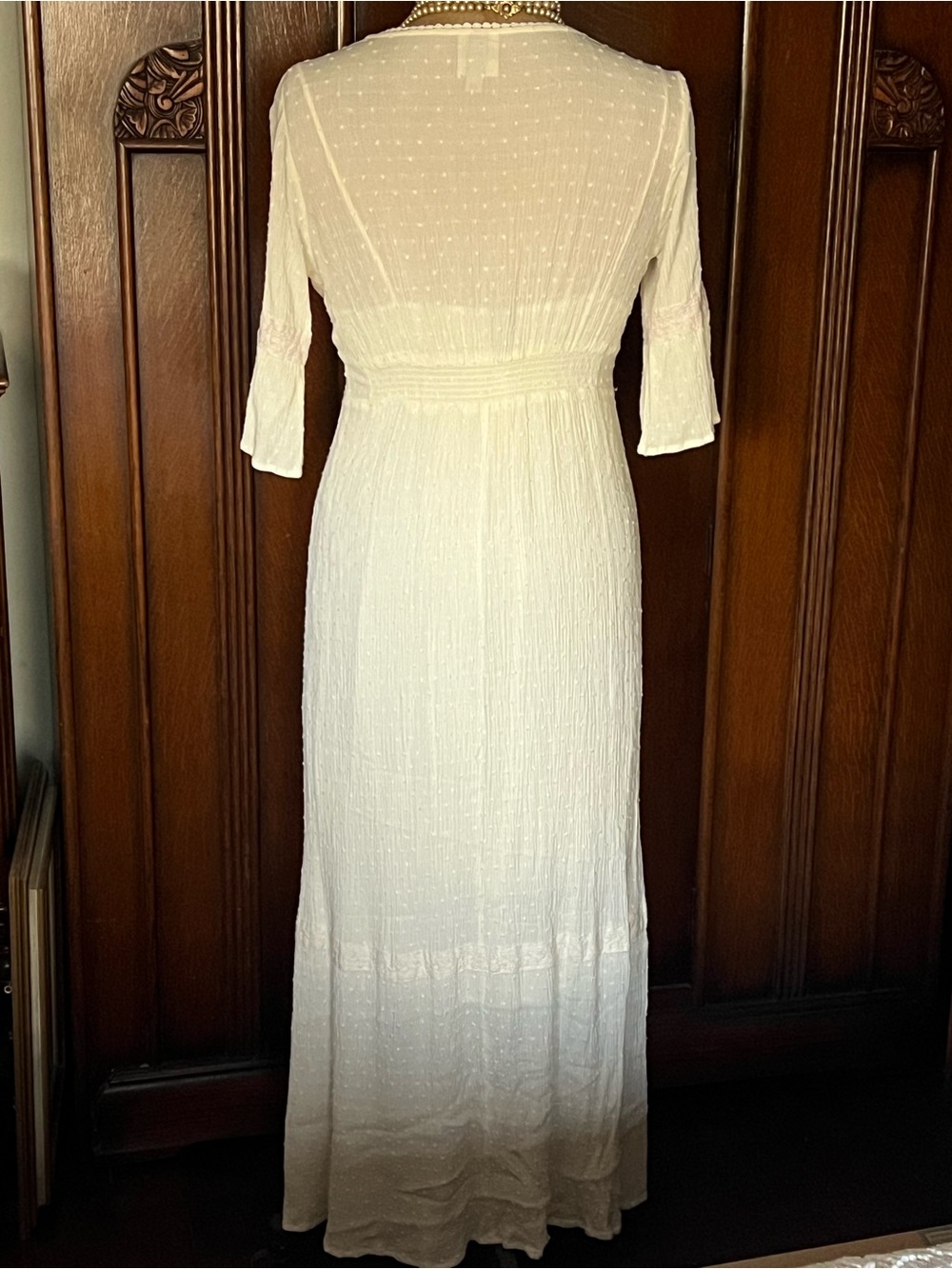 Knox Rose Cream Maxi Dress with V-Neck and Three-Quarter Sleeves Size M - Picture 6 of 9